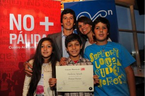 Guillermo Spinelli y Eleonora Lemo, con sus hijos Paola, Gonzalo y Adrián